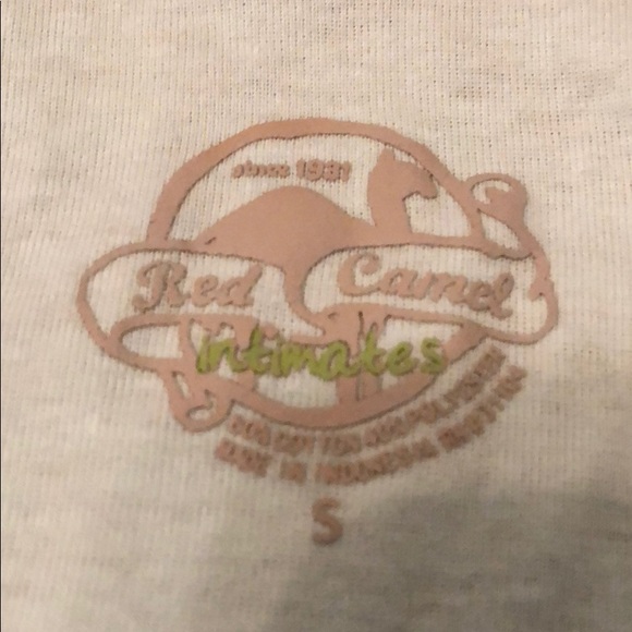 Peace theme red camel intimate - Picture 2 of 2